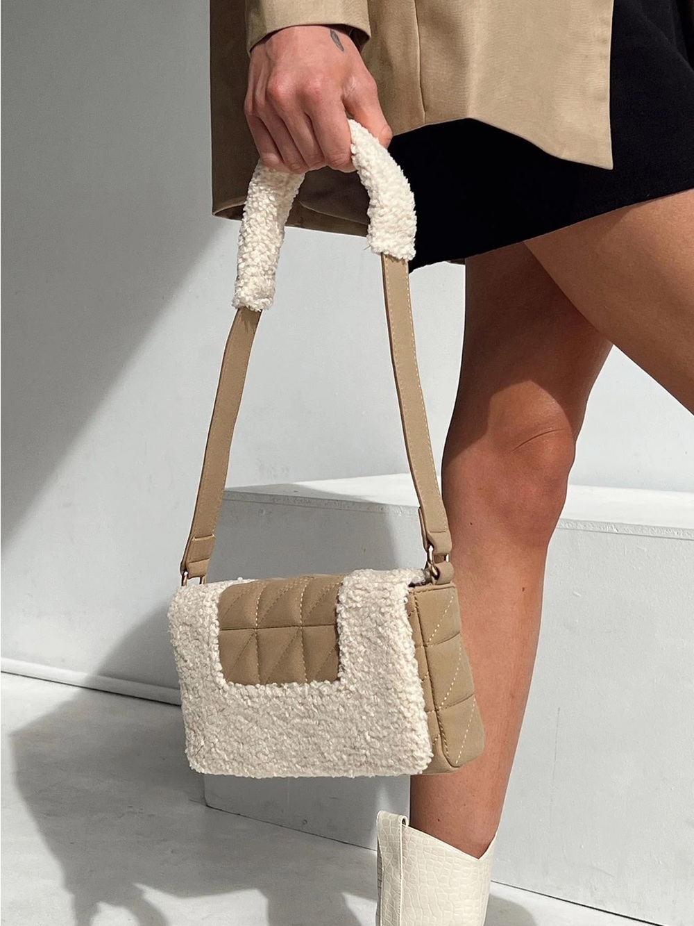 shoulder bag